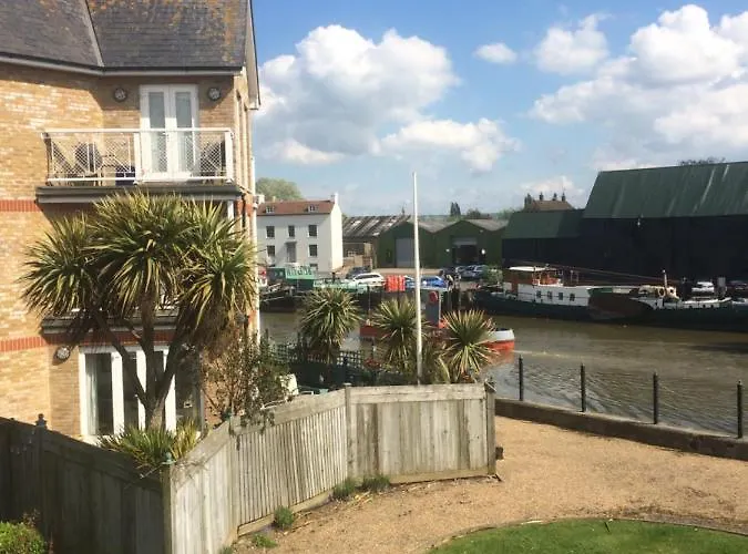 Faversham Creekside Bed And Breakfast