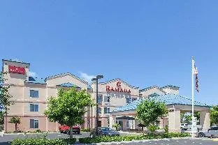 Hotel Ramada By Wyndham Fresno Northwest