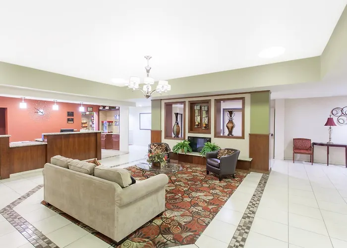 Hotel Ramada By Wyndham Fresno Northwest