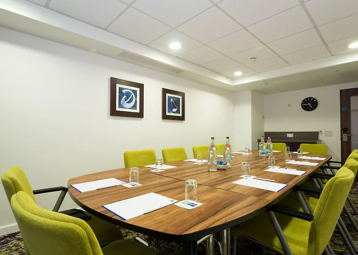 Holiday Inn Express Harlow By Ihg