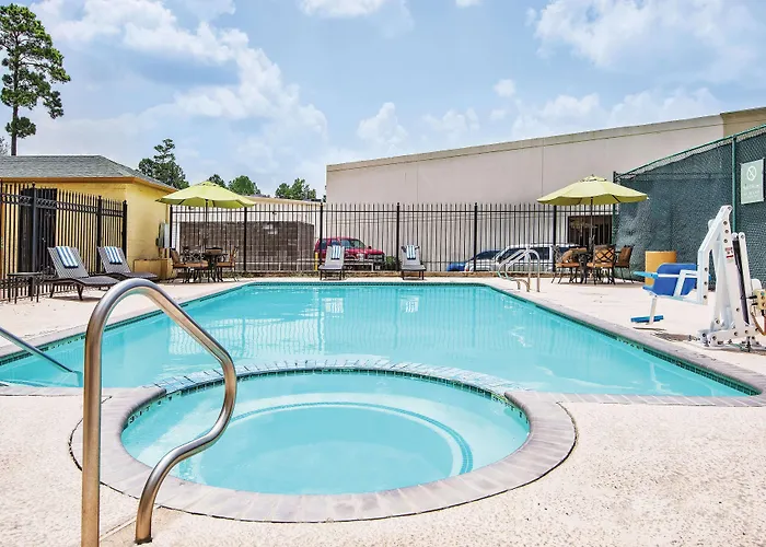 La Quinta Inn & Suites By Wyndham The Woodlands/Spring
