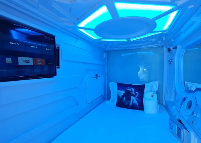 Galaxy Pods Capsule Hotel Boat Quay Singapura