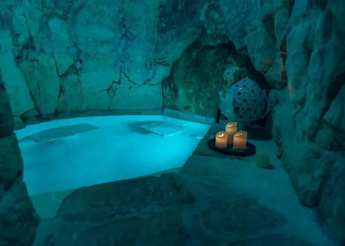 Grotta Carlotta