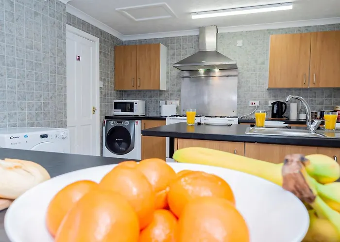 Shirley House 4, Guest House, Fully Equipped Kitchen With Fridge, Washer, Dryer, Self Catering, Self Check In, Great For Contractors, 5 Min To Bat, 20 Min To Fawley Refinery, Close To Southampton Central, Ideal For Longer Stays