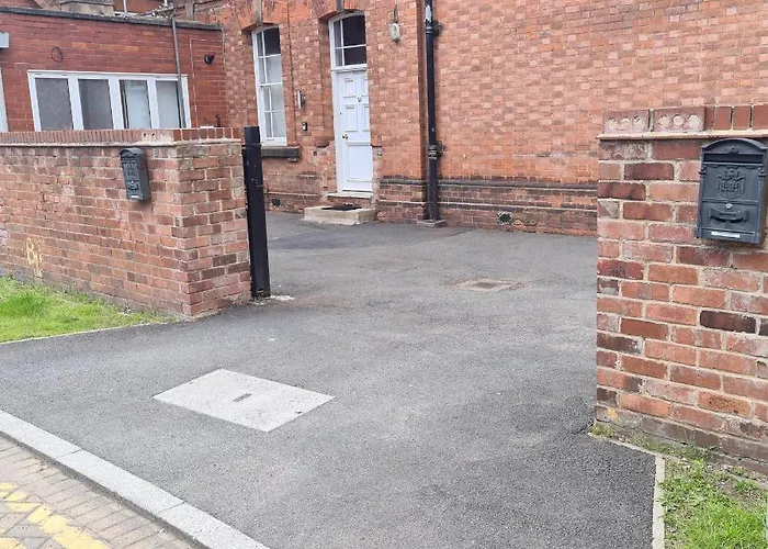 Cozy Apartment In Burton Town Centre