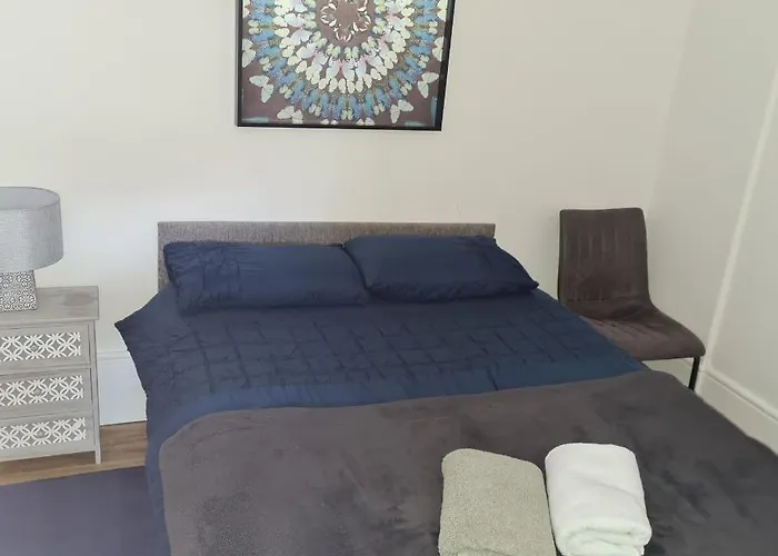 Cozy Apartment In Burton Town Centre