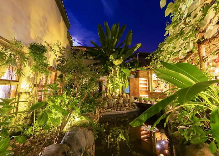 Butterfly Flowers Inn- Exclusive Location,Anicent Chinese Style, 2 Minutes Walk To Tianmen Mount Cableway,Free Pick Up Service Over 1 Nights, Free Fresh Coffee And Tea, Free Mini Lunch,Free Laundry,Itineary Planning, Attraction Tickets Serivce In Adv