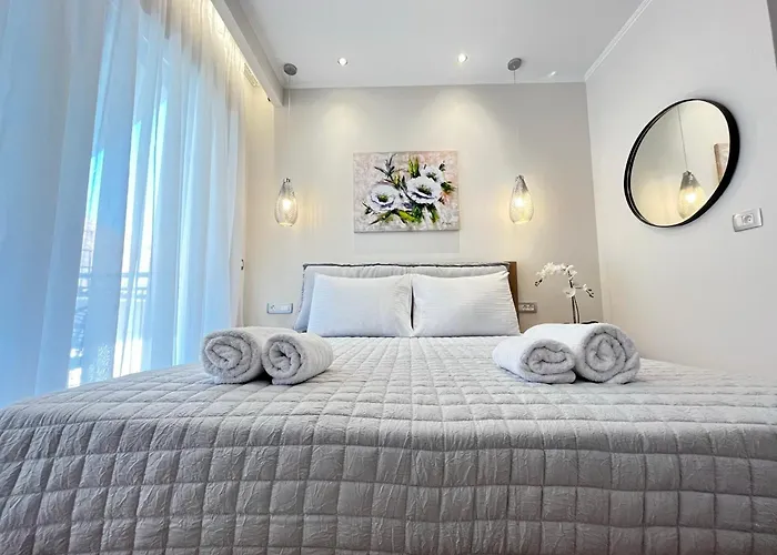 Maison deluxe studios&apartment