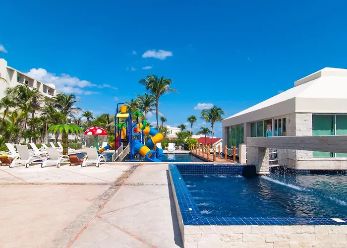 Solymar Condo Beach Resort By Casago Cancún