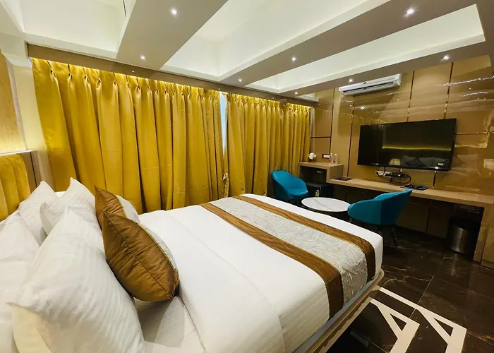 Home2 Renaissance Club Mumbai 
