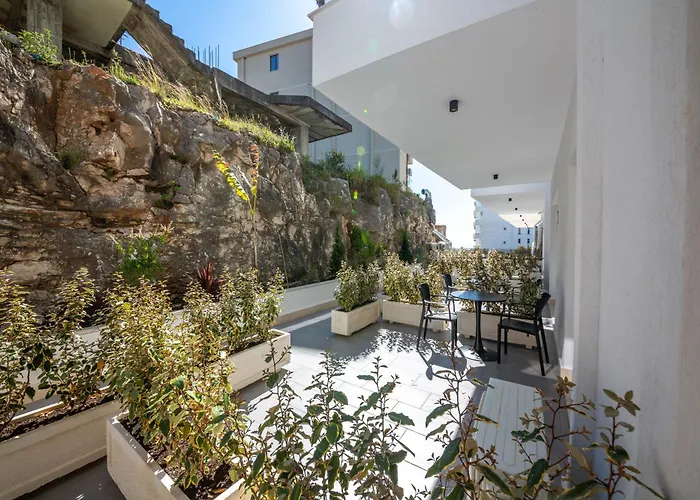 Azure Inn Hotel Sarandë