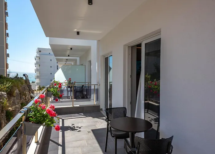Azure Inn Hotel Sarandë
