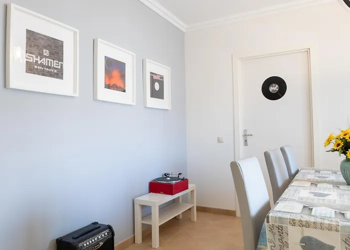 Vinyl Flat Bed & Breakfast - Rooms Lagos