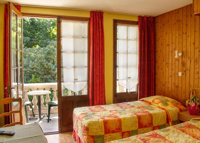 Hotel De La Grotte Aix-les-Bains