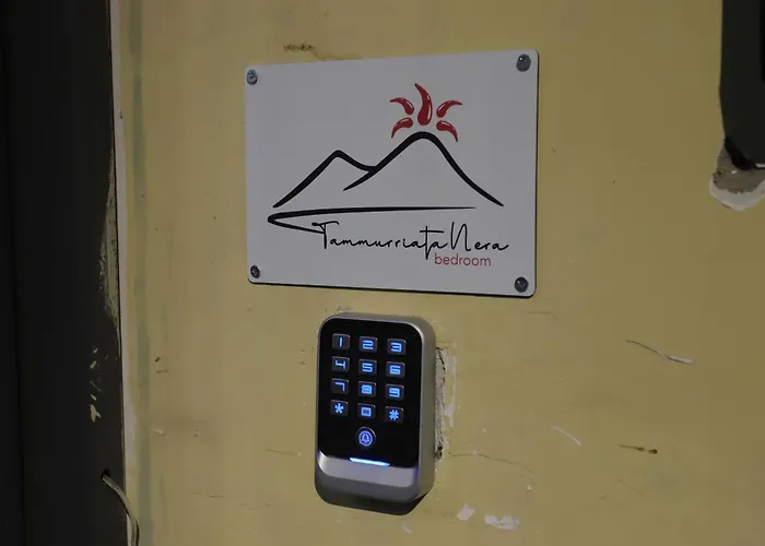 Tammurriata Nera Bedroom Napoli