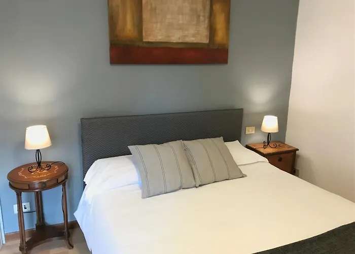 Venice And Venice Apartments - Private Rooms In Shared Apartment