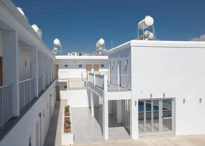 Pavlinia Hotel & Apartments Ayía Nápa