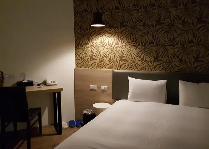 Queens Hotel II