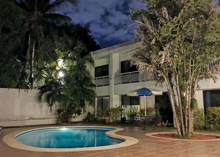 Hotel Holly