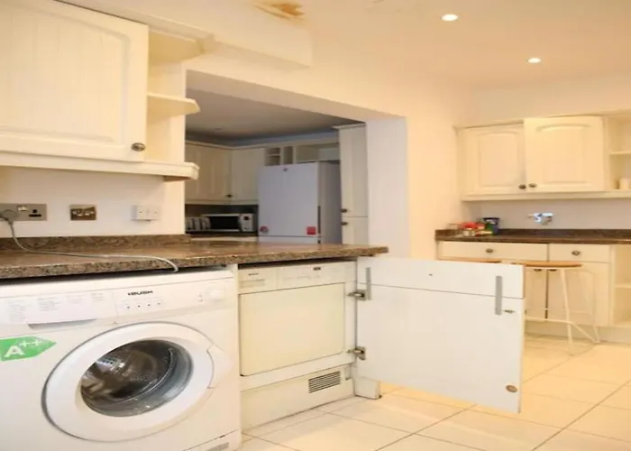 Oyo Timi Holiday Homes Londres