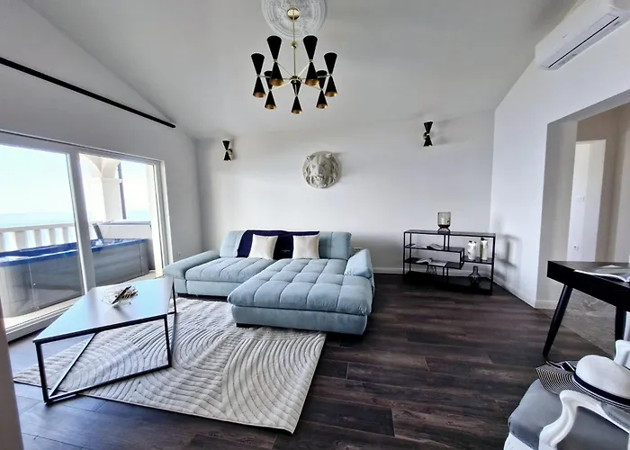 Sea View Luxury Apart Hotel Villa Conte With Swiming Pool And Romantic Spa Podstrana