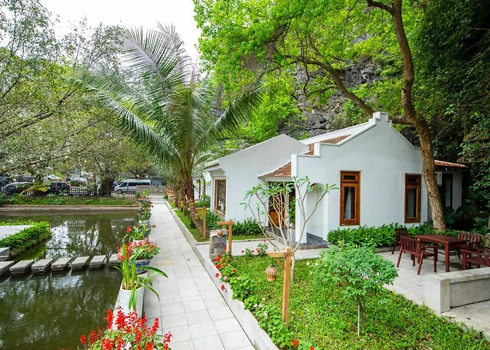 Mua Caves Ecolodge