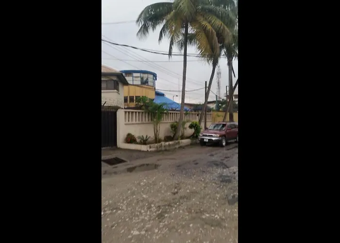 Divine Fountain Hotel - Deluxe Lagos
