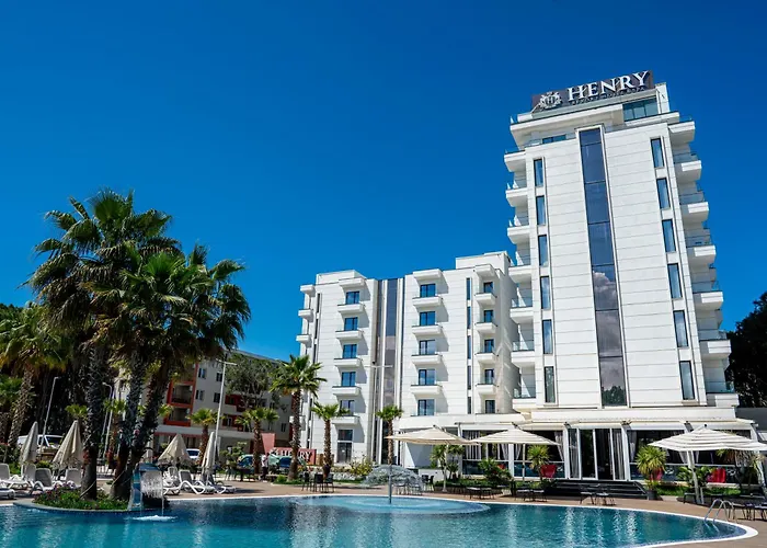 Henry Resort & Spa Golem 