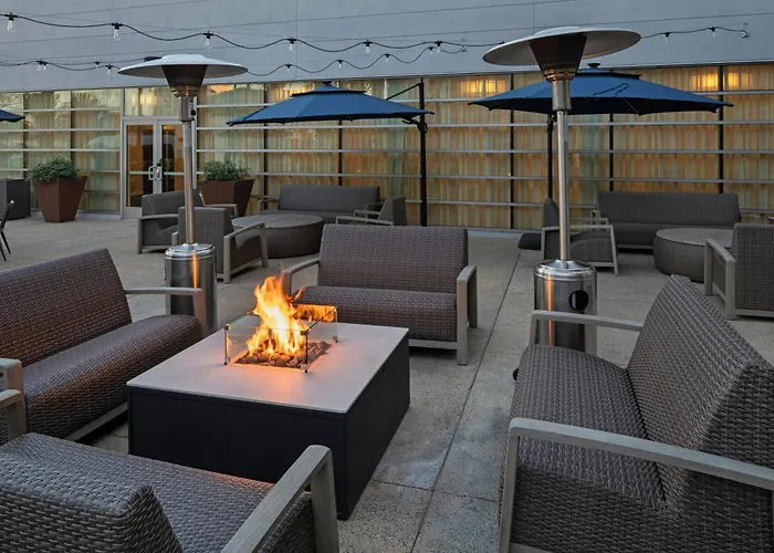 Courtyard Long Beach Airport