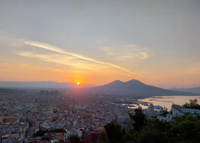 L'Atelier Vedi Napoli ai tuoi piedi