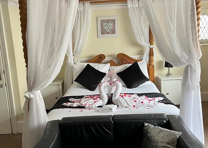The Crown Bar & Guesthouse