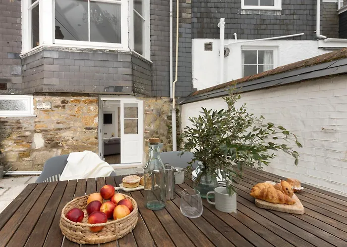 City Centre 1 Bed Georgian Flat With Courtyard
