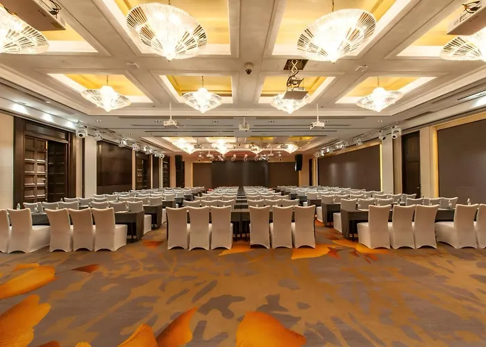 Shanghai Baixia Pagoda Hotel