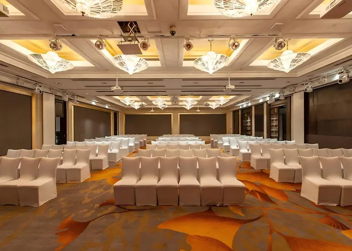 Shanghai Baixia Pagoda Hotel