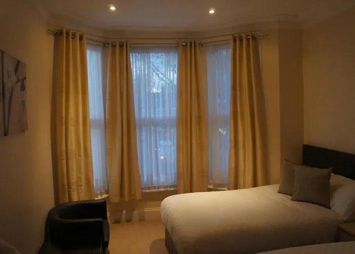 Pearl Hotel London
