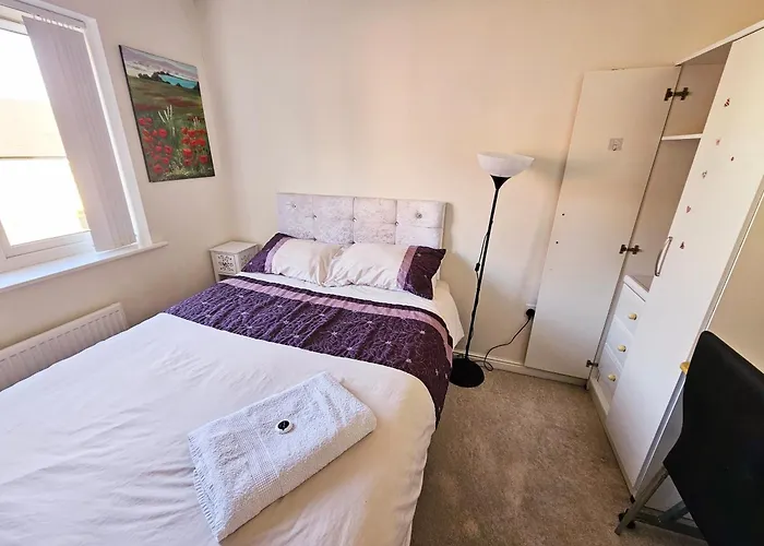 3 Guest Rooms In A 3Bed House With Kitchen, Ensuite Options Also Available