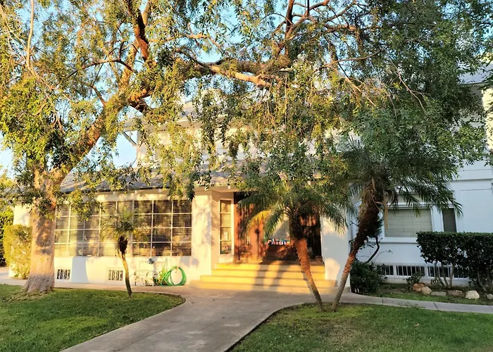 Orange Drive Hostel (Adults Only)