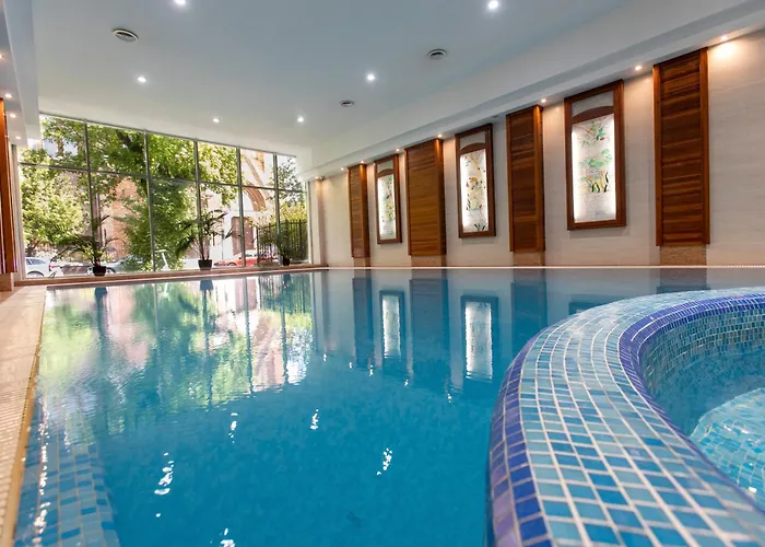 Lion'S Garden Hotel