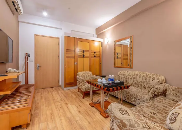 Golden Sunshine Villa Hotel And Travel