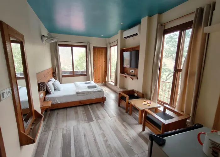 Hill Top Swiss Cottage Rishīkesh