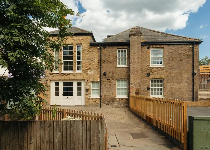 Leworth Apartments, Windsor