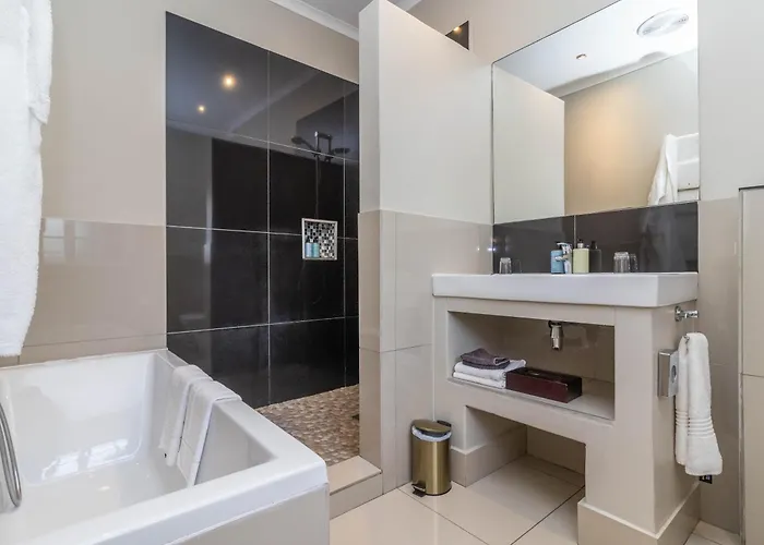 Whale Rock Luxury Lodge Hermanus