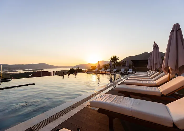 Royal Blue Resort&Residences Kavač