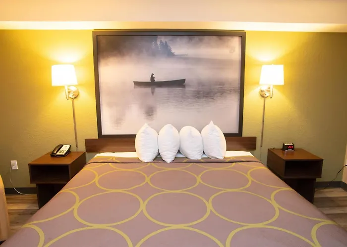 Hotel Super 8 By Wyndham Mississauga