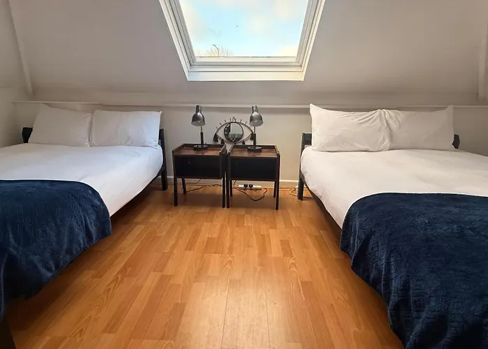 Central Located House For Big Groups Bristol