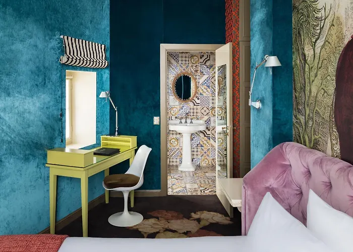 Hotel Du Petit Moulin, Haute Couture Hotel By Lacroix