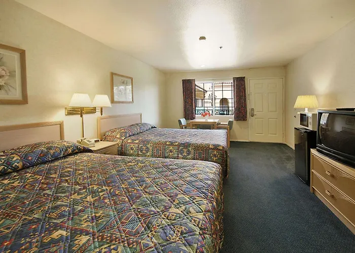 Days Inn By Wyndham Riverside Tyler Mall