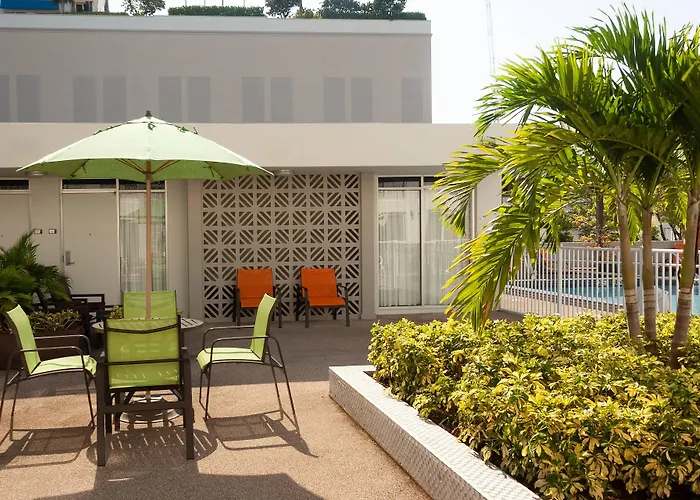 Courtyard Miami Coral Gables Hotel