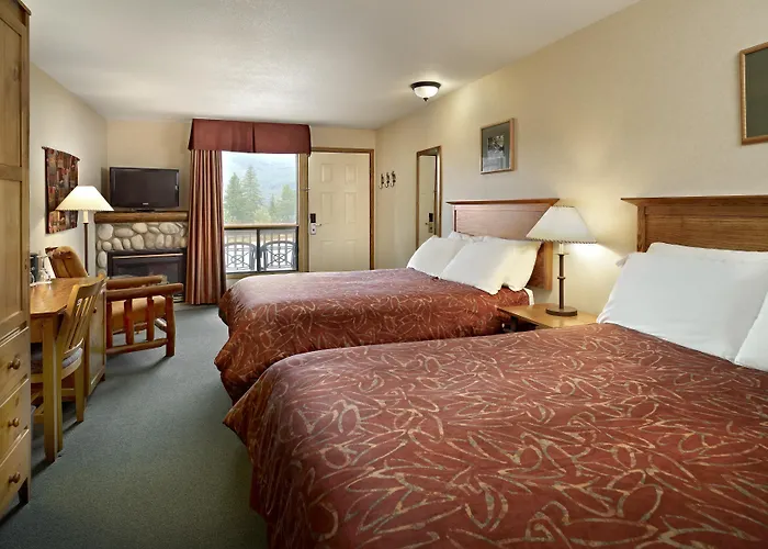 Pyramid Lake Lodge