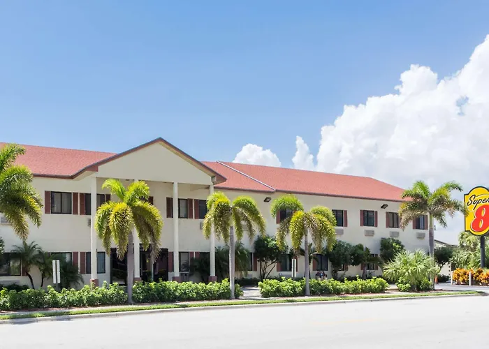 Super 8 By Wyndham Pompano Beach